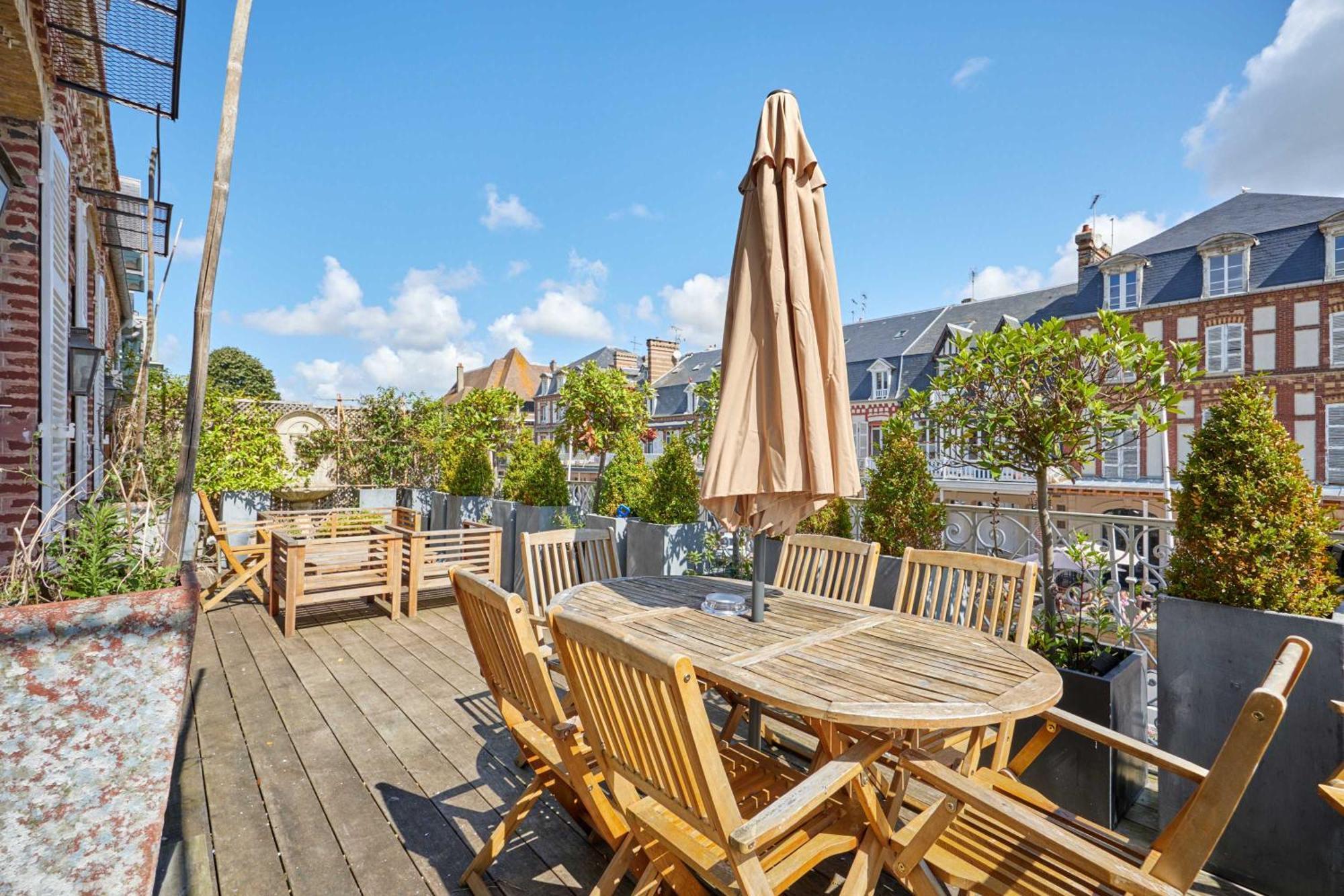 Luxurious 4 Bedroom Duplex, 200M From Place Morny Deauville Exterior photo