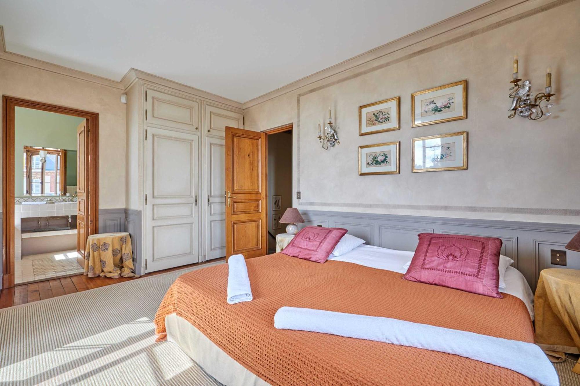 Luxurious 4 Bedroom Duplex, 200M From Place Morny Deauville Exterior photo