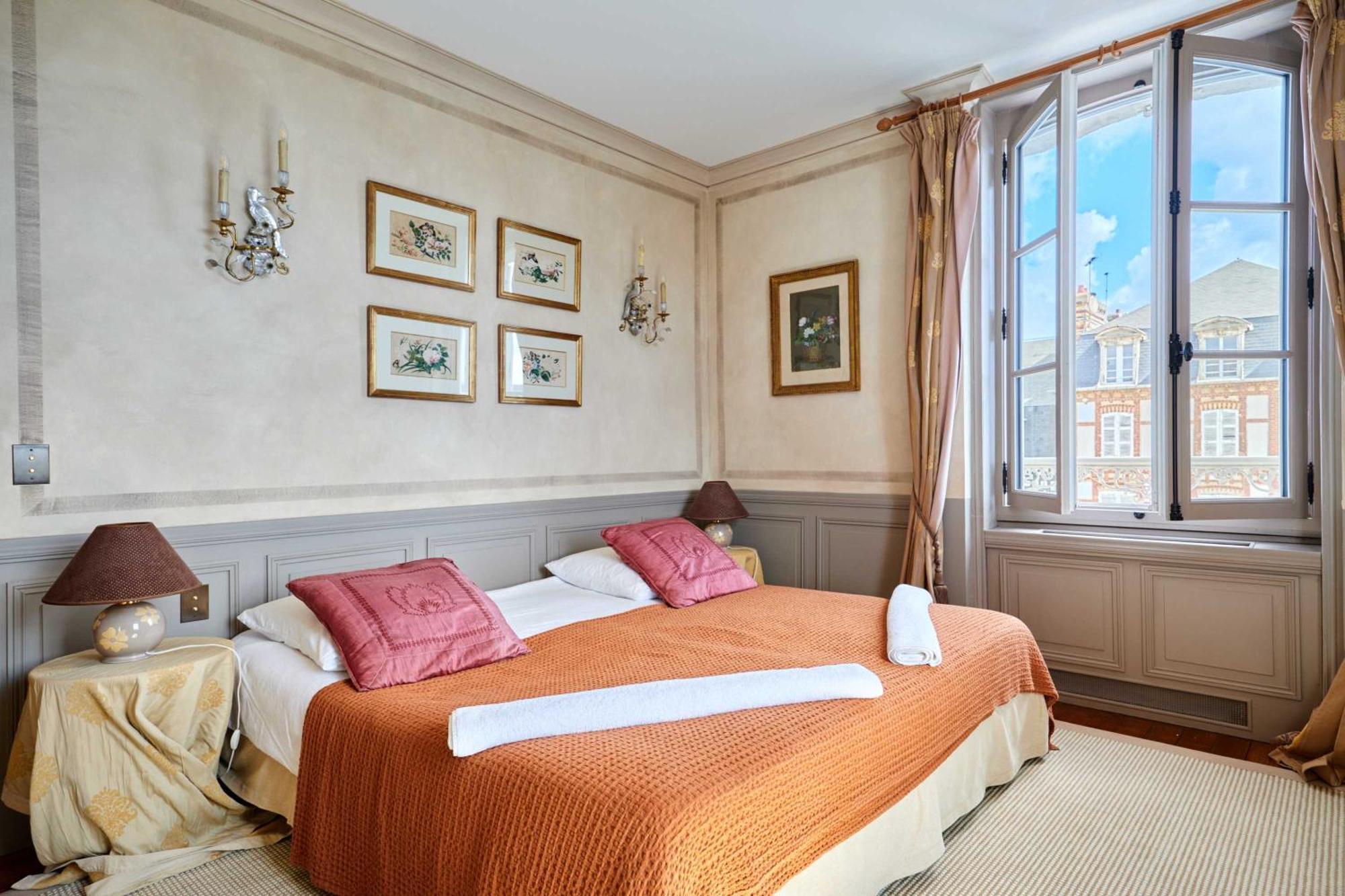 Luxurious 4 Bedroom Duplex, 200M From Place Morny Deauville Exterior photo